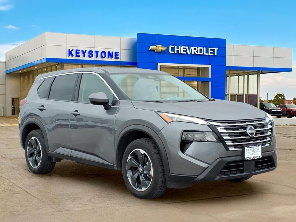 Used 2025 Gray Nissan SV FWD image 1