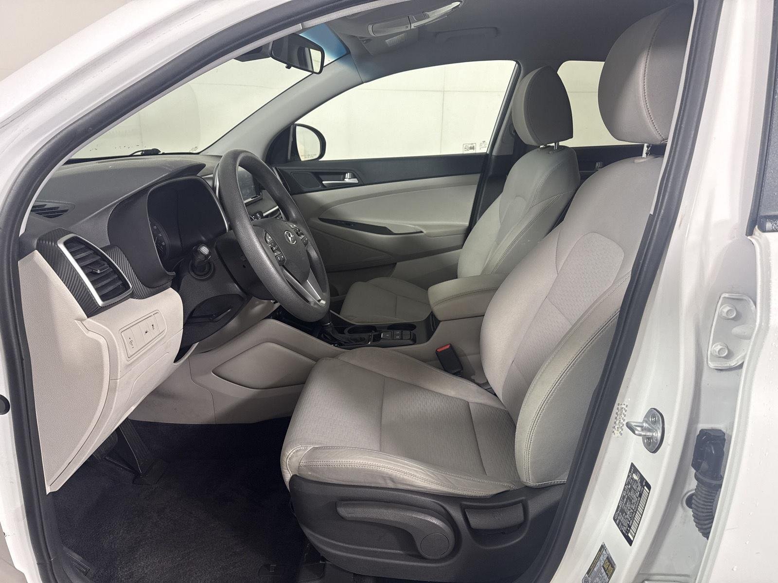 Used 2019 White Pearl Hyundai SE image 12