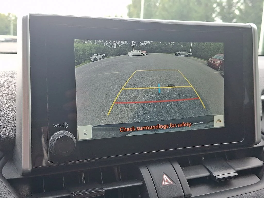 2025 Toyota RAV4 XLE - Photo 16