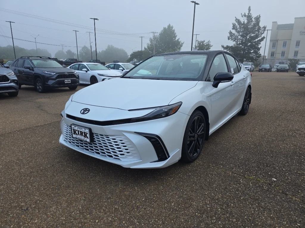 New 2026 Wind Chill Pearl with Midnight Black Metallic roof <sup>1</sup> Toyota  XSE image 2