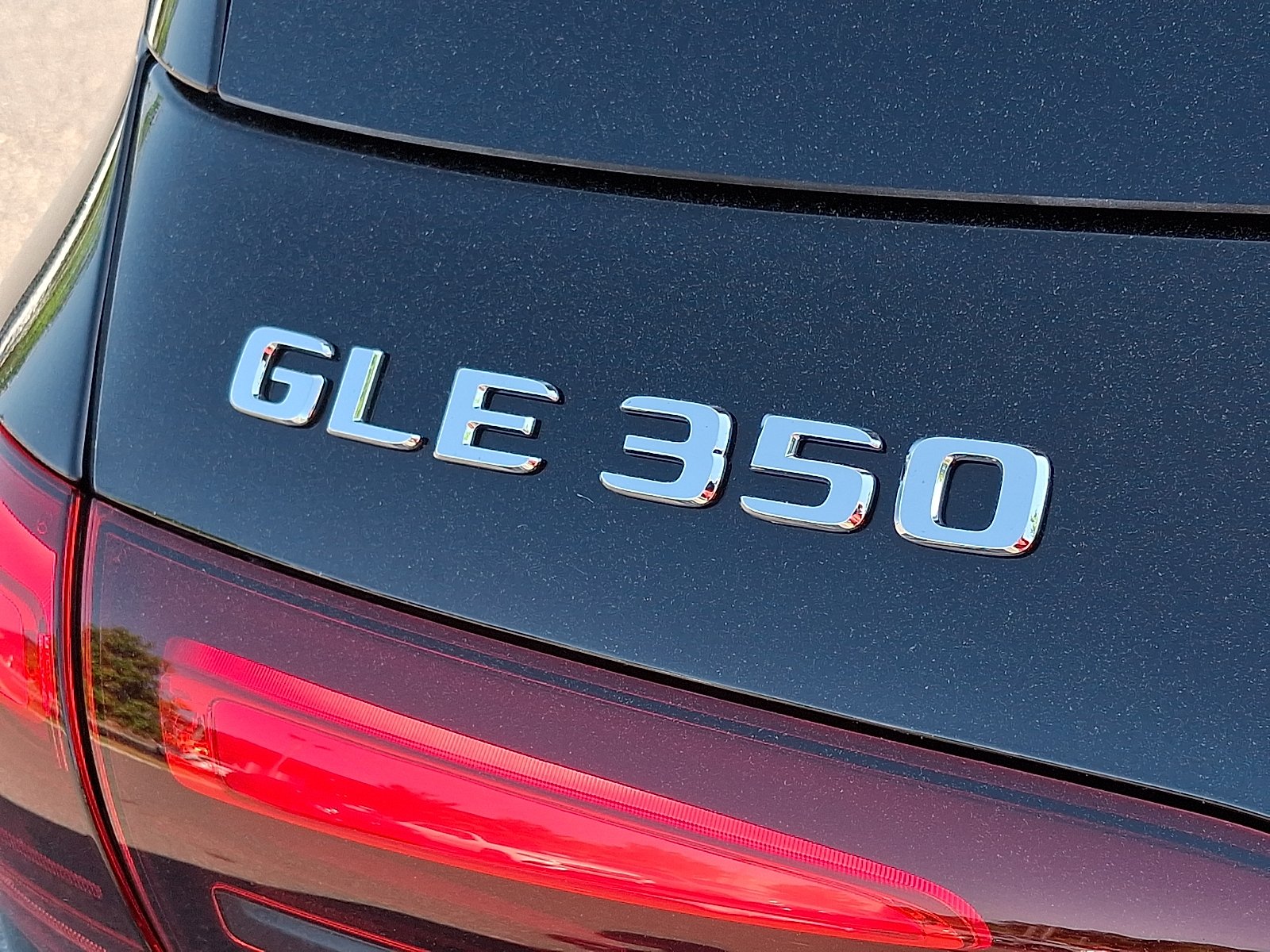 Used 2026 Obsidian Black Metallic Mercedes-Benz GLE 350 image 33