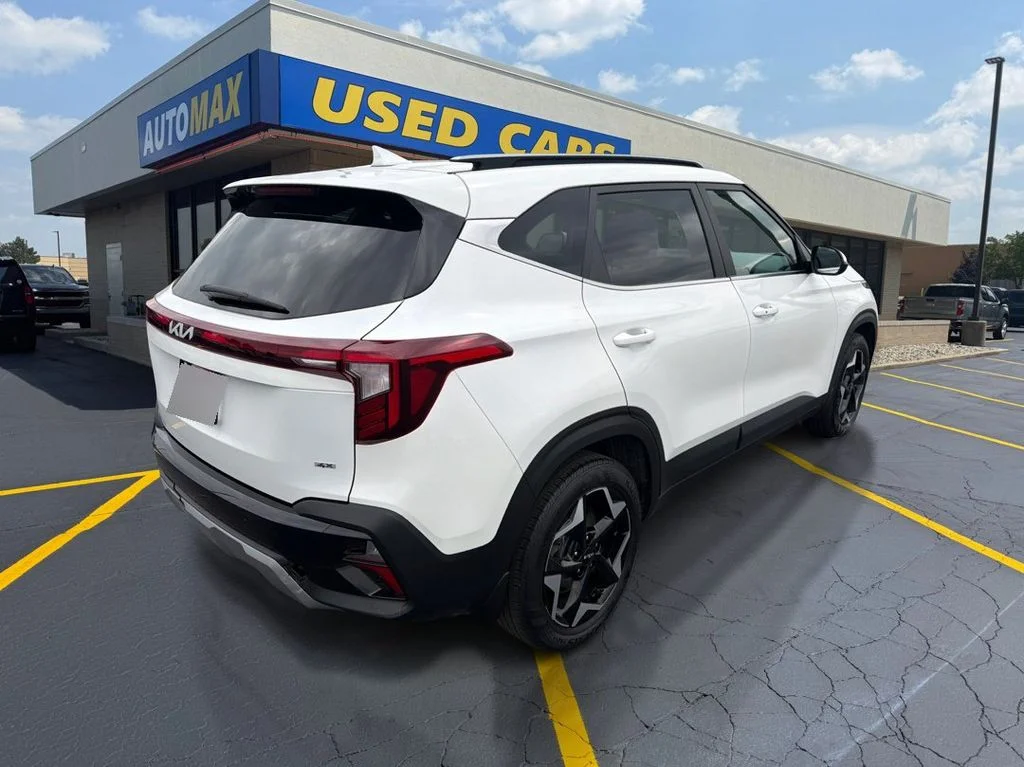 Used 2024 Snow White Pearl Kia EX image 5
