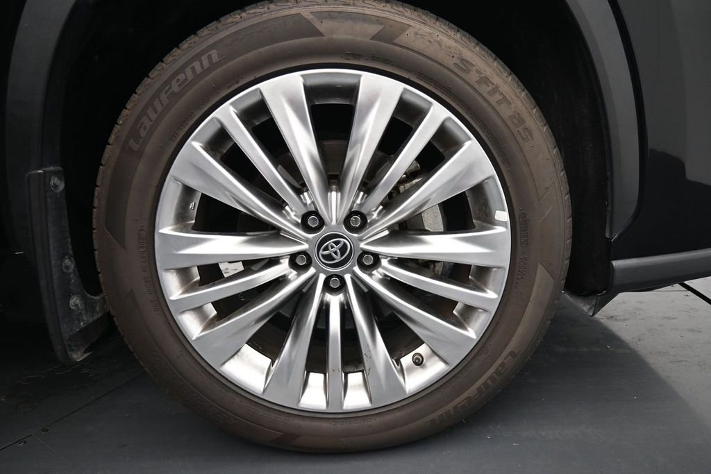 Used 2023 Black Toyota Platinum image 11