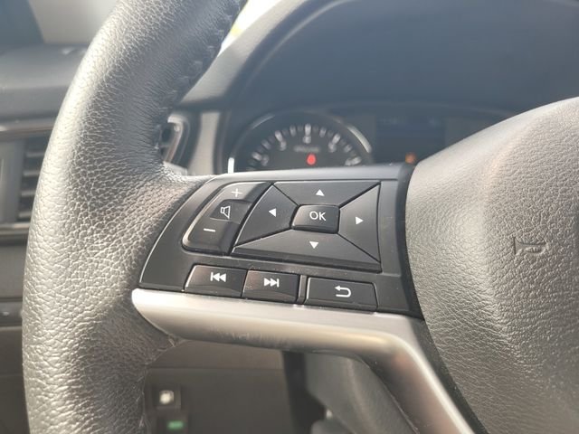 Used 2020 Orange Nissan SL image 28