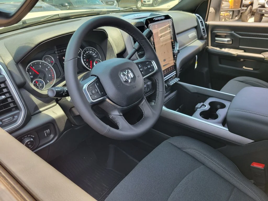 2026 Ram Ram 2500 Pickup photo 2