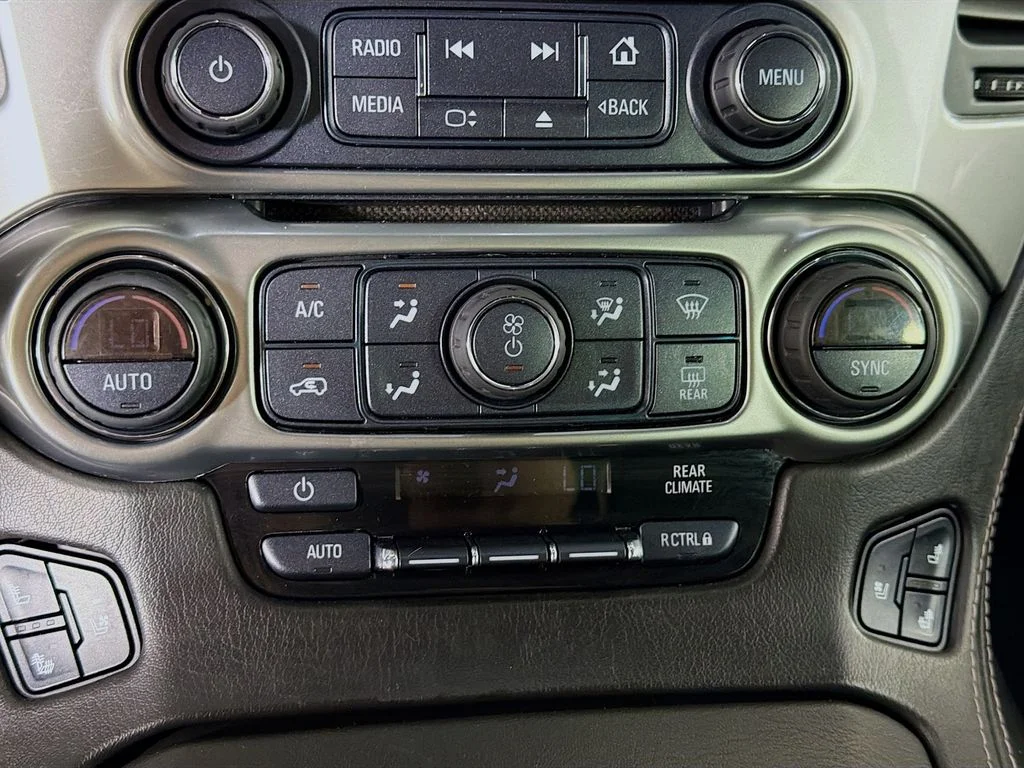 Used 2019 Black Chevrolet Premier image 17