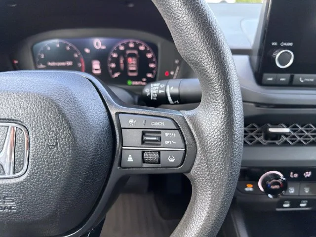 Used 2025  Honda SE image 28