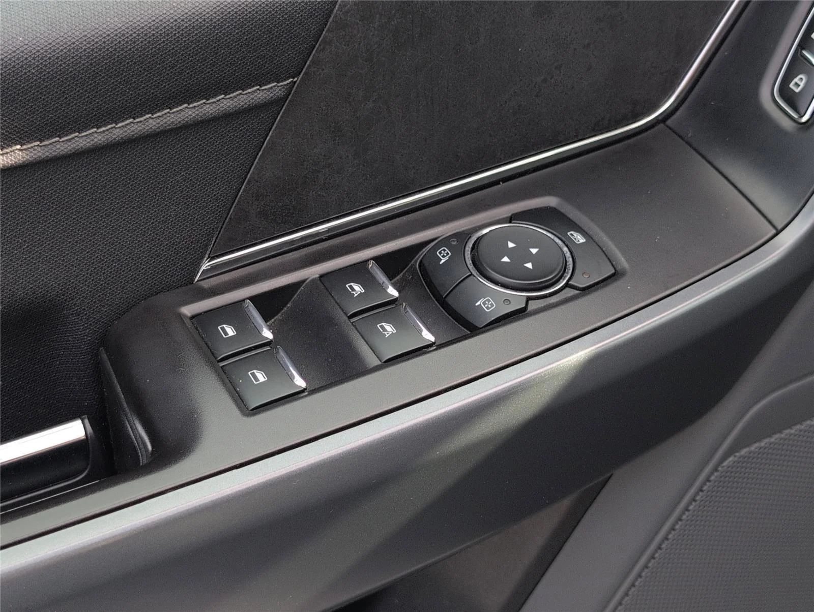 Used 2024 Iconic Silver Ford XLT image 14