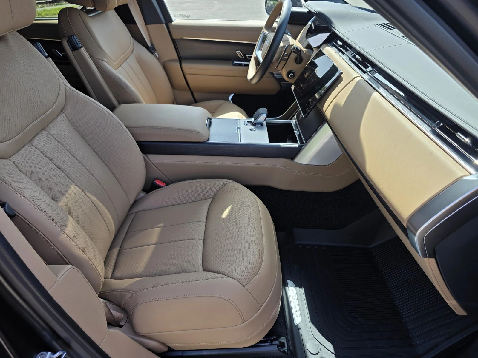 New 2026 Obsidian Black SV Bespoke Ultra Metallic Satin Land Rover P530 Autobiography image 3