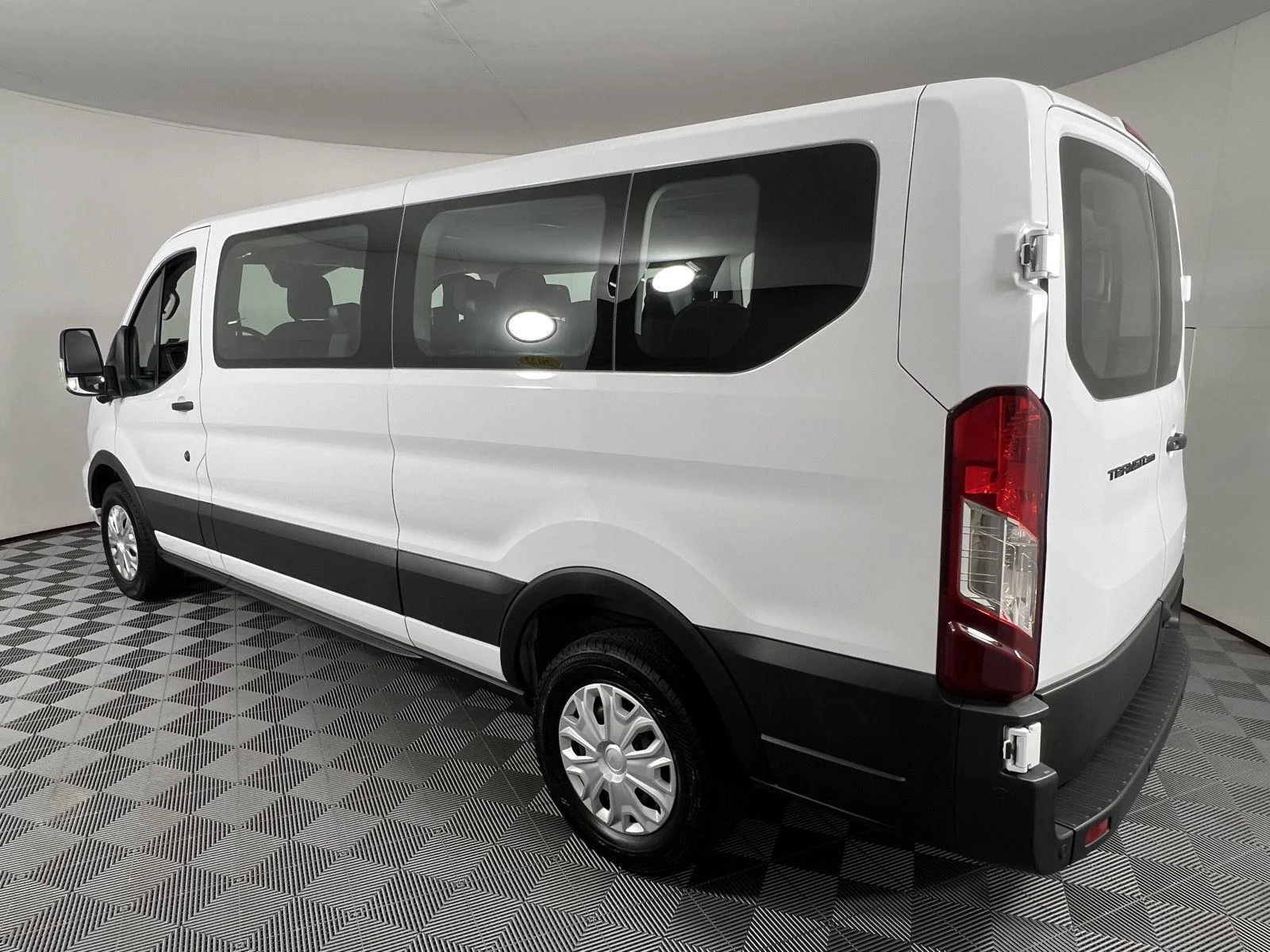 Used 2026 Oxford White Ford XLT image 8