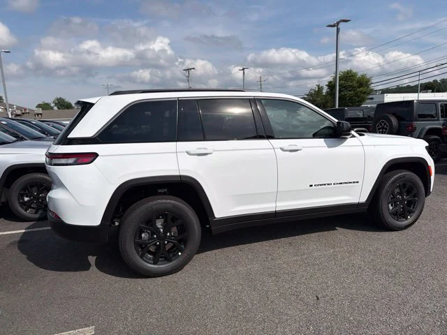 New 2026 White Jeep Altitude image 3