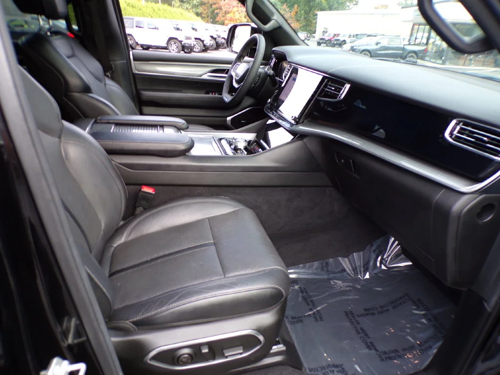 Used 2022 Black Jeep Series III image 7