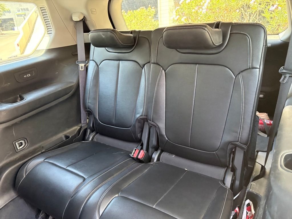 Used 2023 White/off-white Jeep Limited image 12
