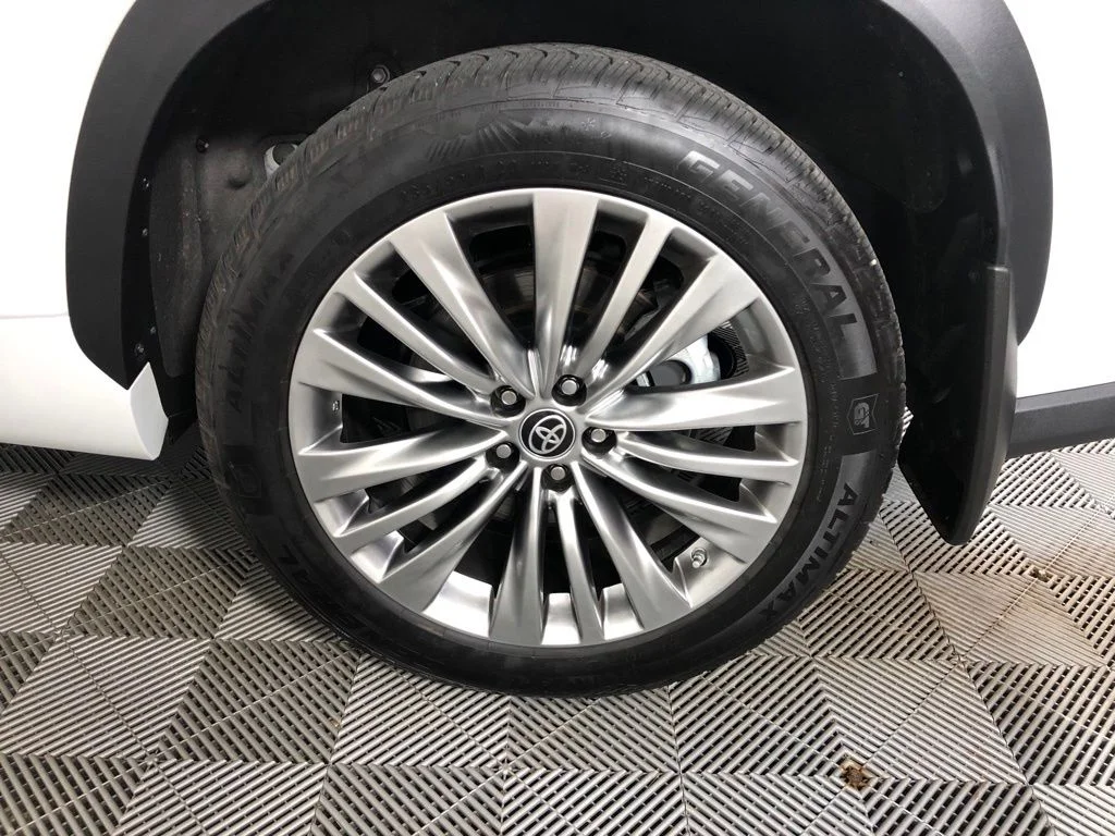 Used 2024 Beige Toyota Platinum image 21