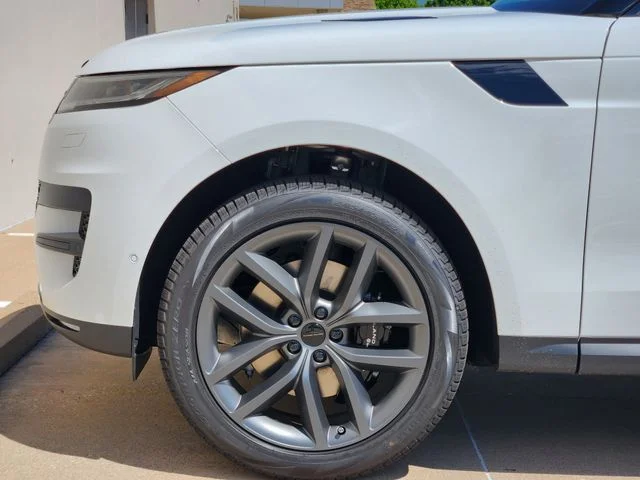 New 2026 Fuji White Land Rover SE image 6