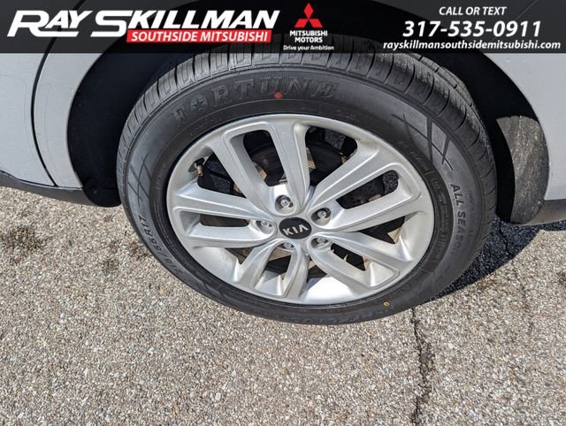 Used 2017 Silver Kia Plus image 14
