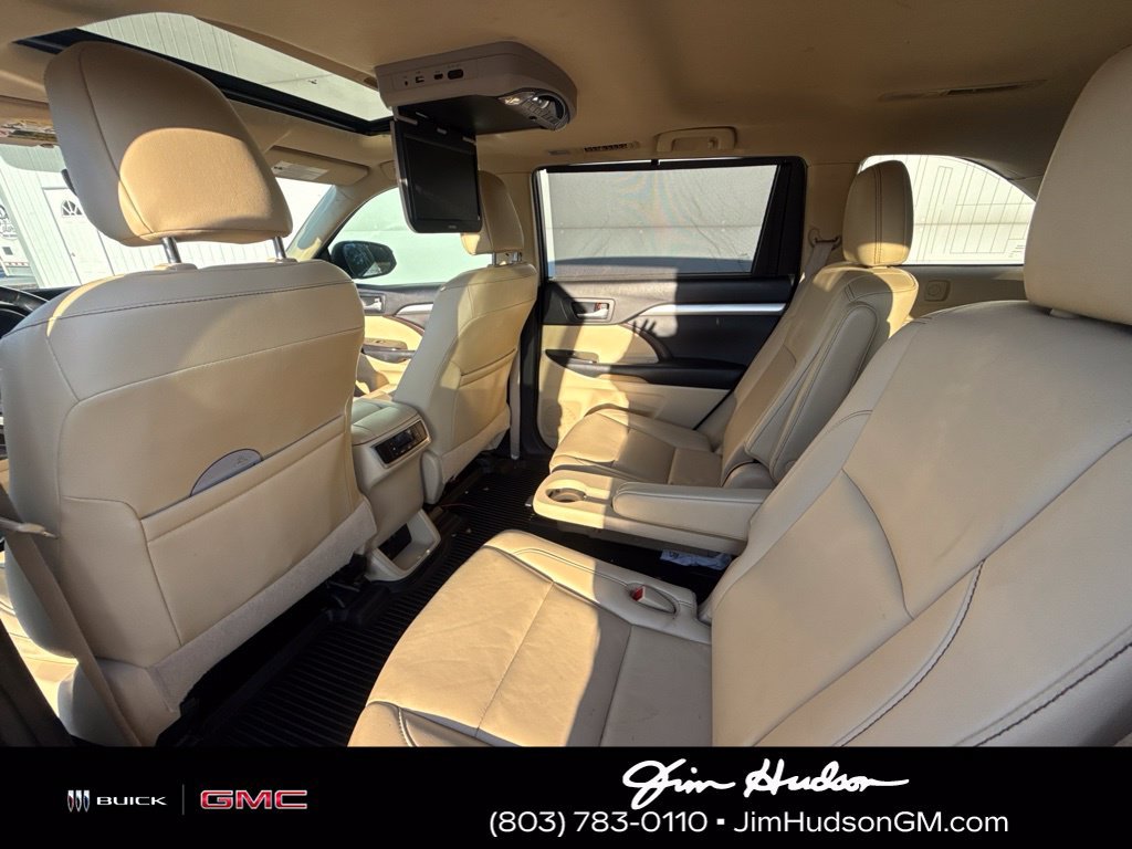 Used 2019 White Toyota XLE image 7