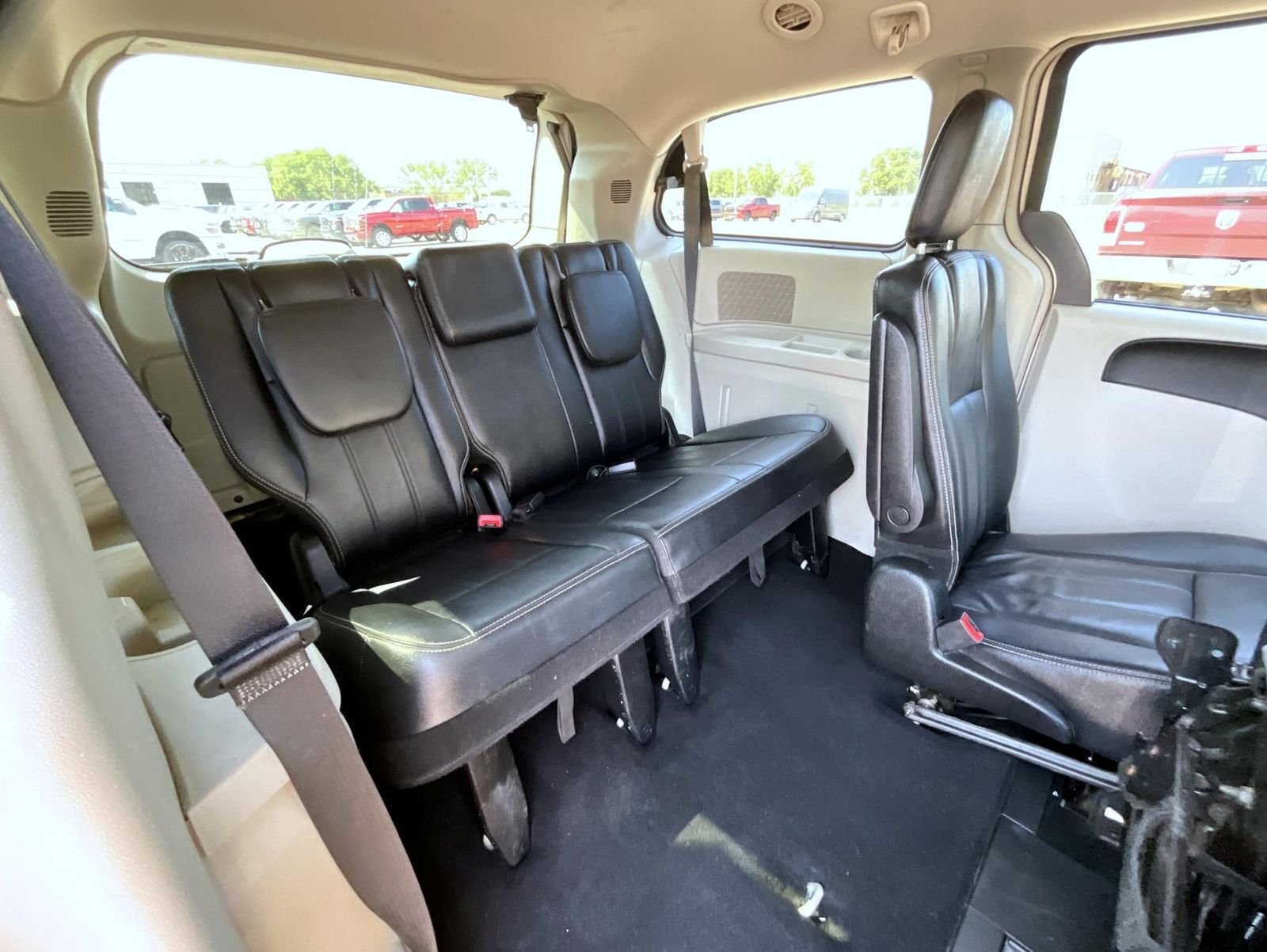 Used 2014 Beige Chrysler Touring image 19