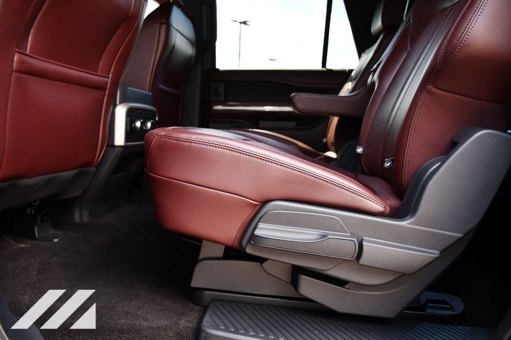 Used 2023  Ford Limited image 23