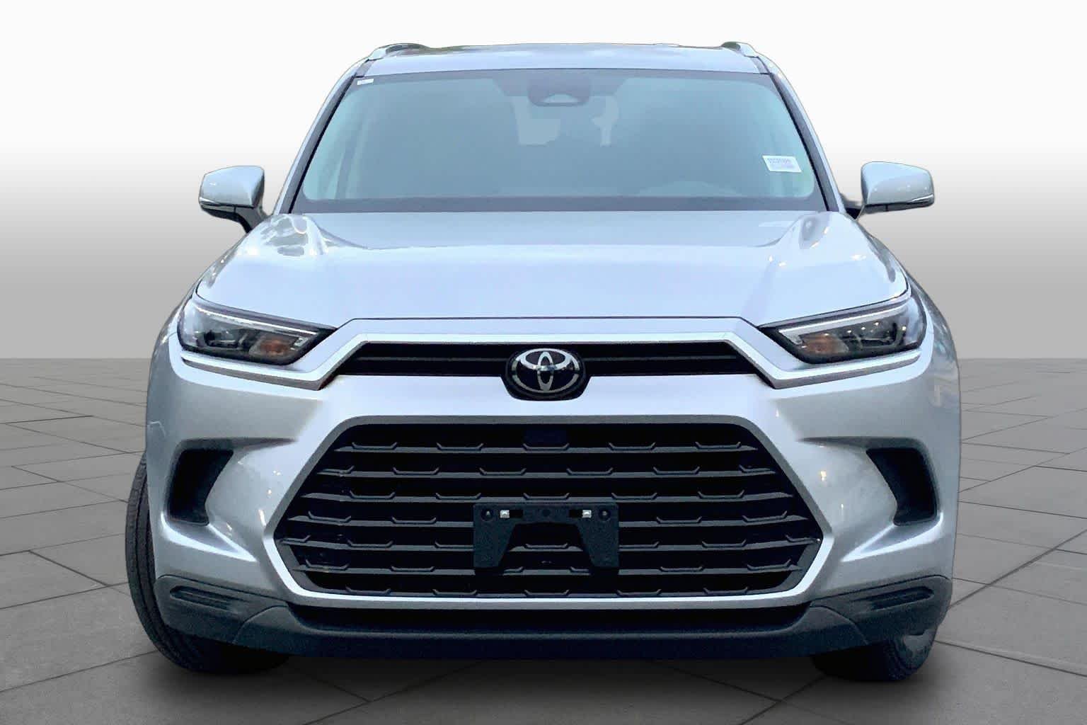 Used 2025 Celestial Silver Metallic Toyota XLE image 5