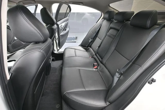 Certified Used 2024 White INFINITI LUXE image 31