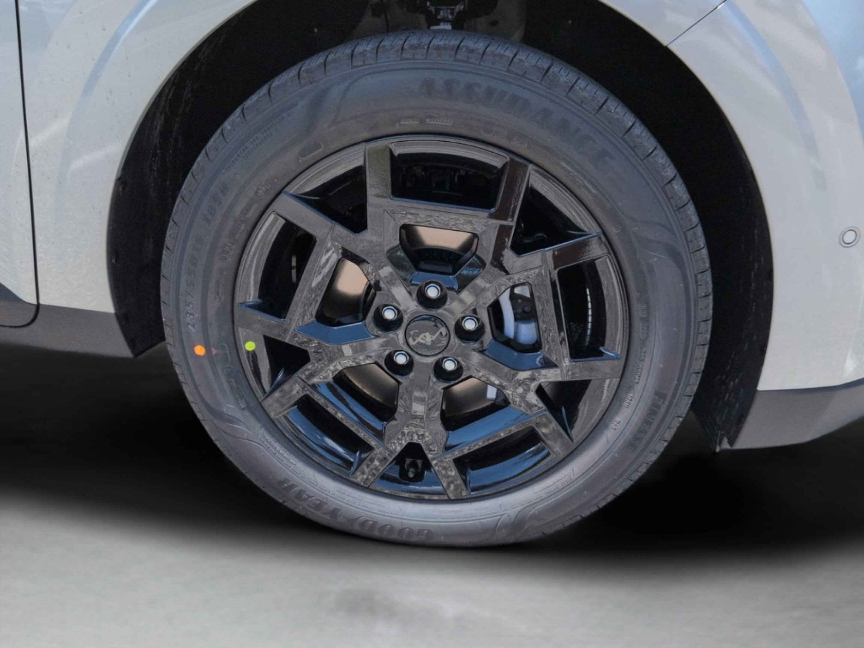 New 2027 Ivory Silver Kia SX Prestige image 13