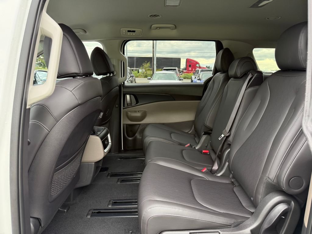 New 2027 Snow White Pearl Kia LXS image 15