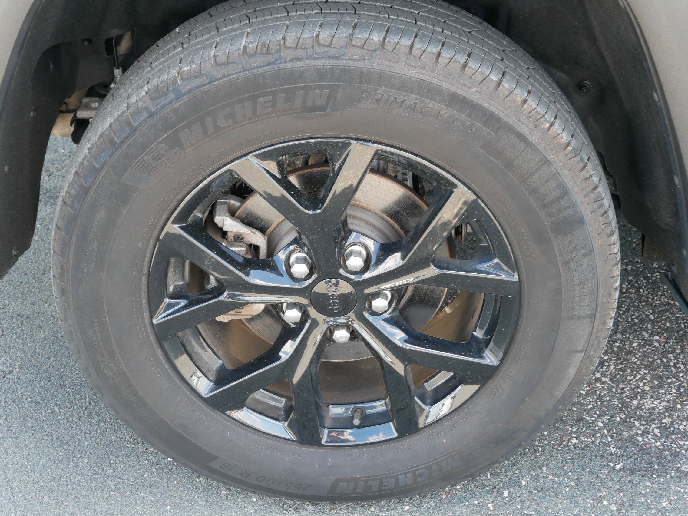 Used 2024 Diamond Black Crystal Pearlcoat Jeep Altitude image 9