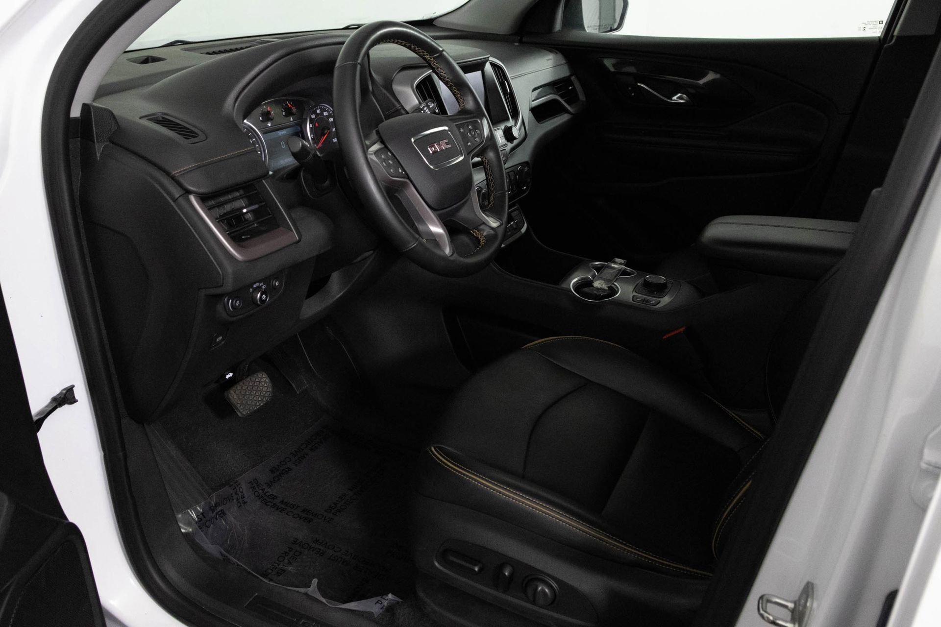 2023 GMC TERRAIN - Image 18