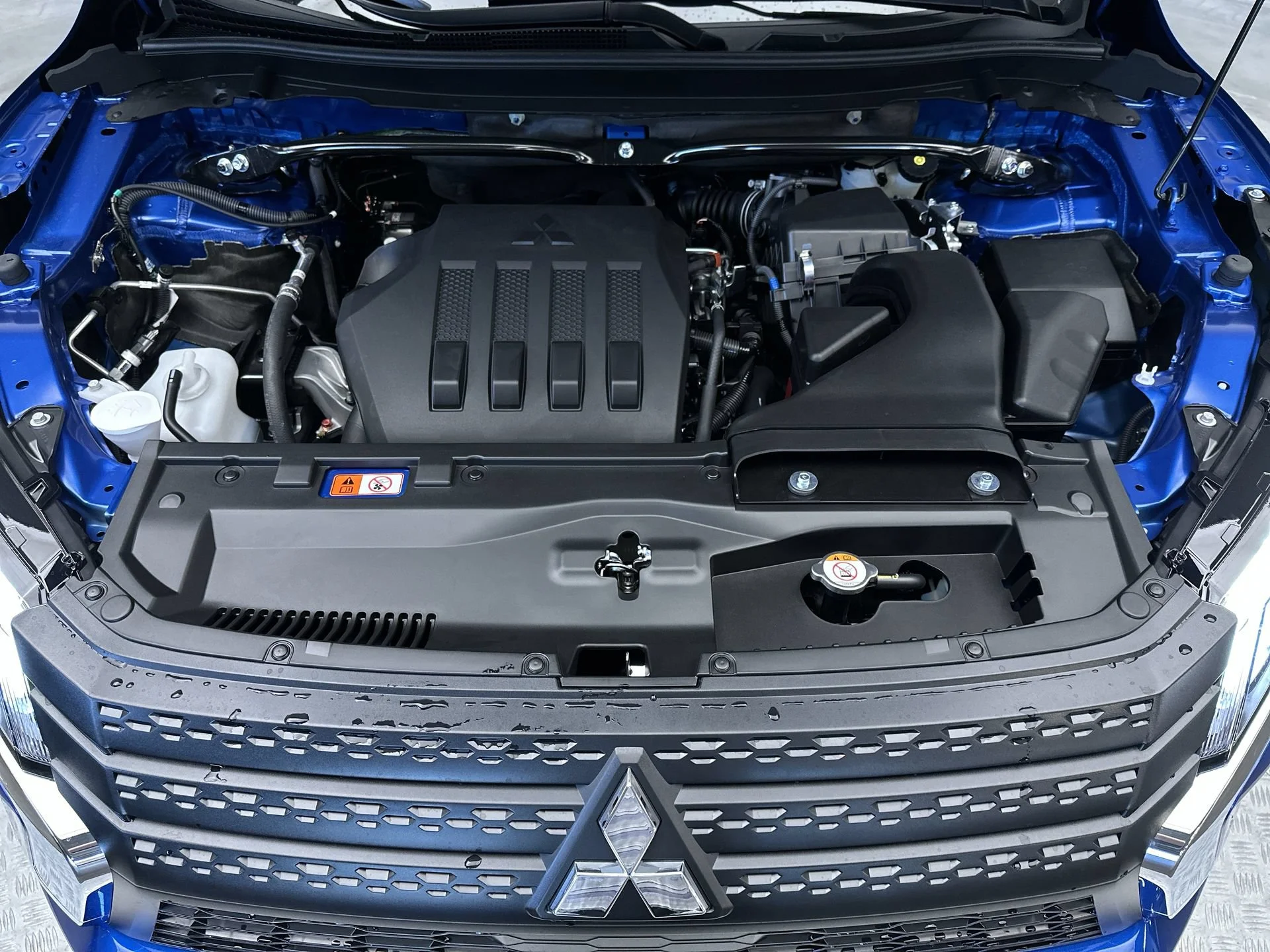 New 2026 Lightning Blue Metallic Mitsubishi SE image 27