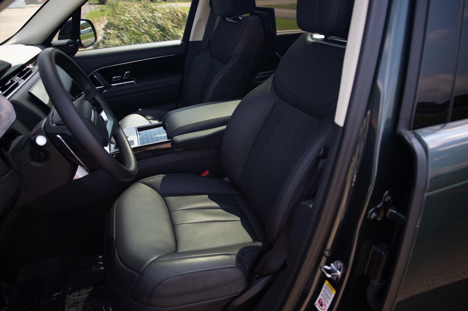 Used 2024 GREEN Land Rover SE image 5