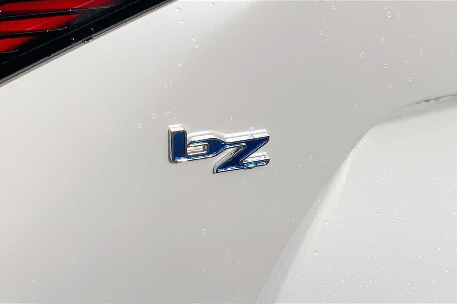 Used 2026 Wind Chill Pearl Toyota XLE Plus image 9