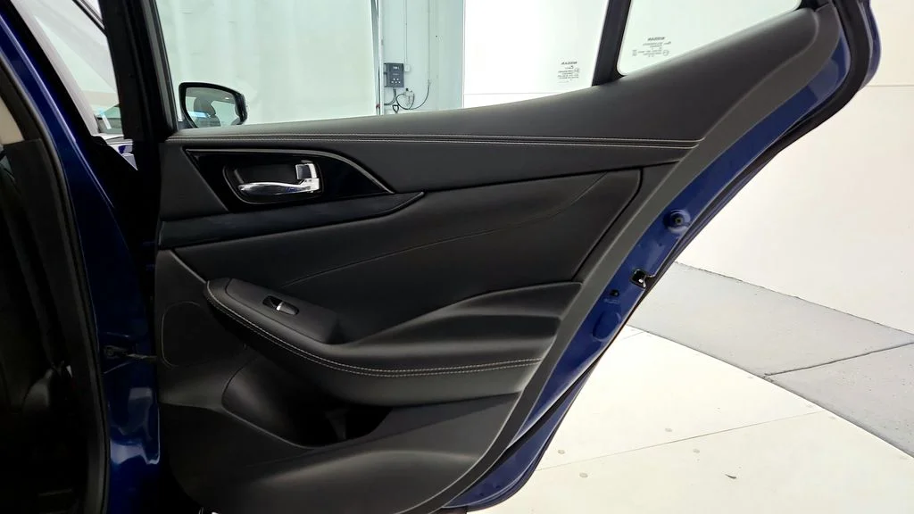 Used 2023 Blue Nissan Platinum image 19