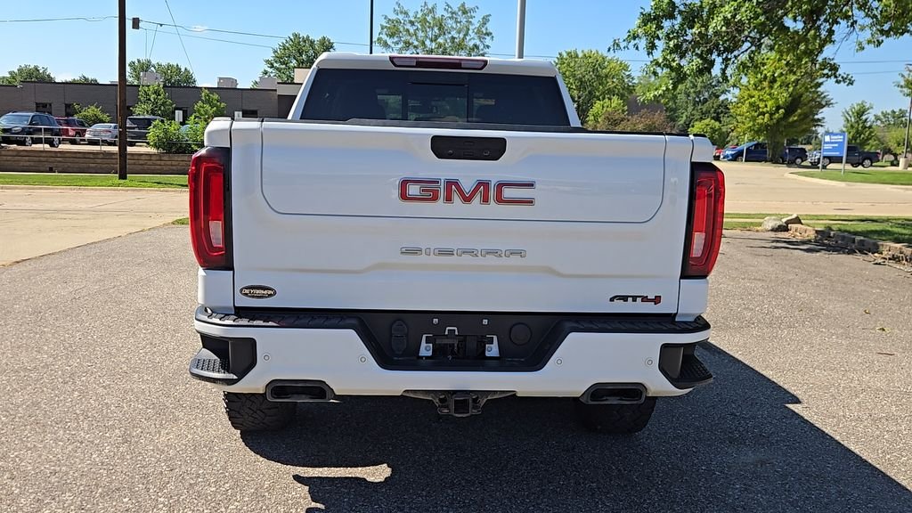 Used 2022 White GMC AT4 image 26