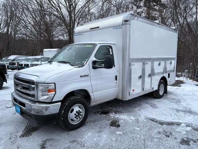 New 2026 Oxford White Ford E-350 SRW image 3