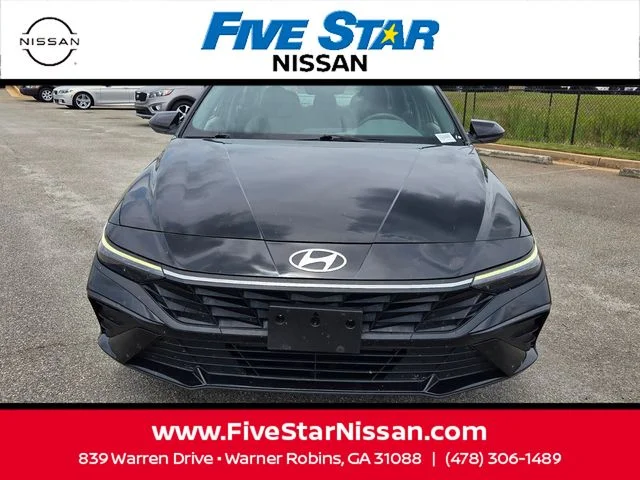 Used 2024 Black Hyundai SEL image 2