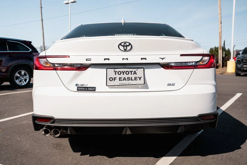 2026 Toyota Camry SE - Photo 6