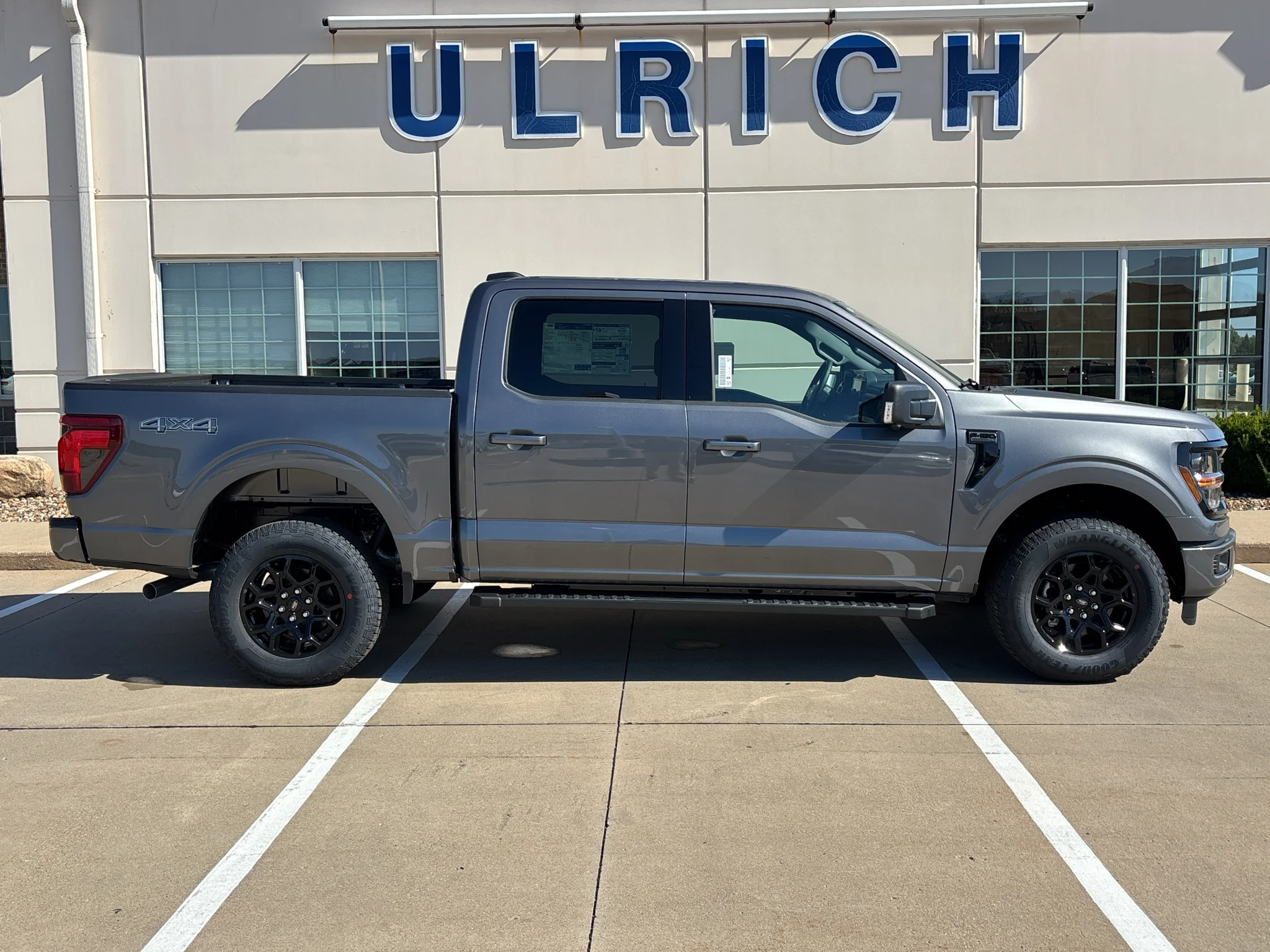 New 2026 Carbonized Gray Metallic Ford XLT image 11