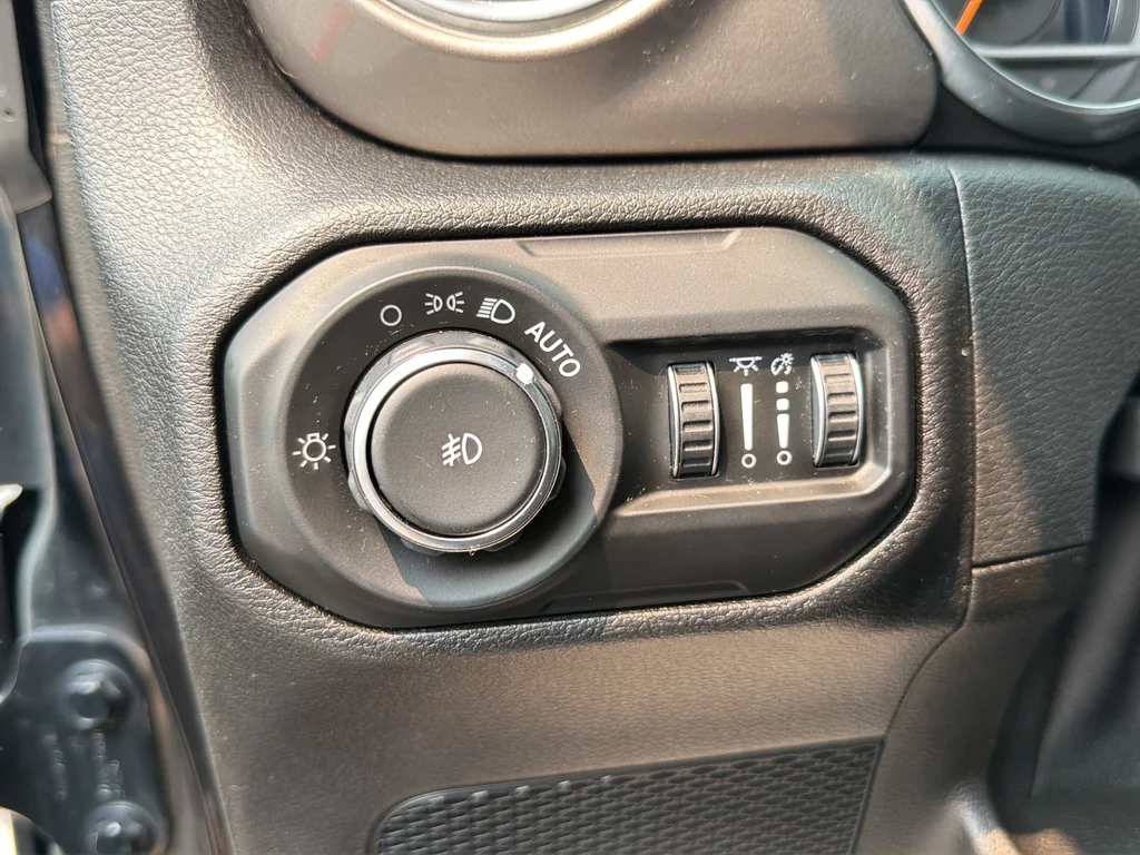 Used 2021 Black Jeep Unlimited Sahara image 35