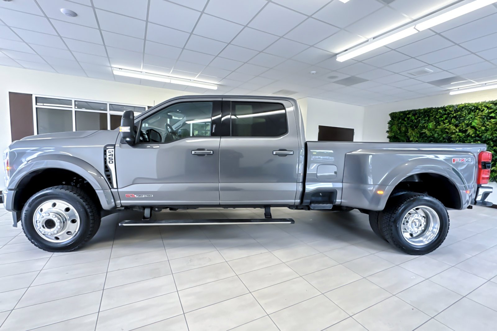 Used 2024 Gray Metallic Ford LARIAT image 7