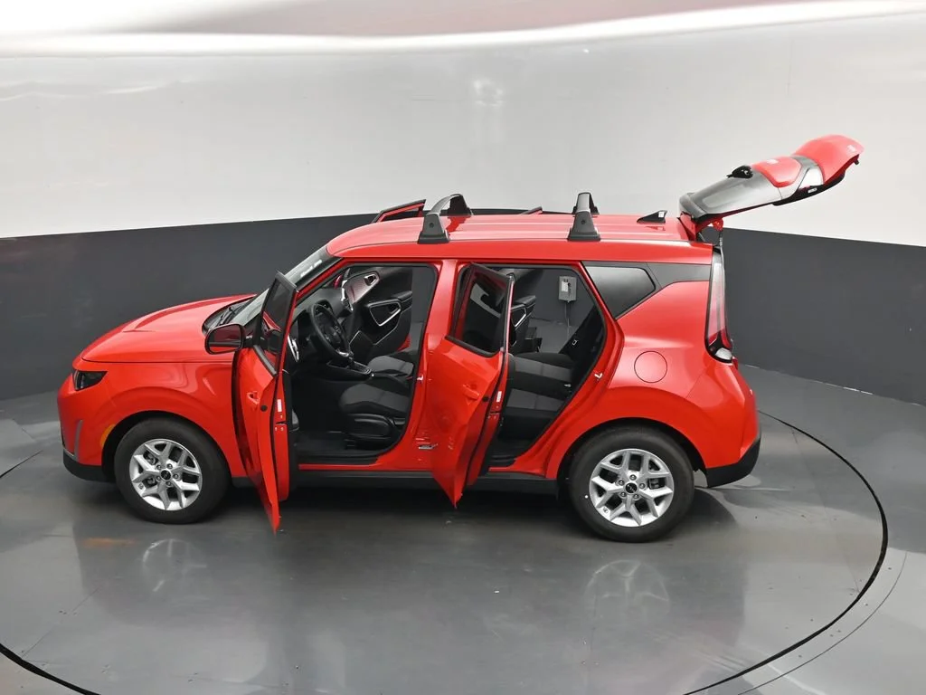 Used 2025 Red Kia LX image 17
