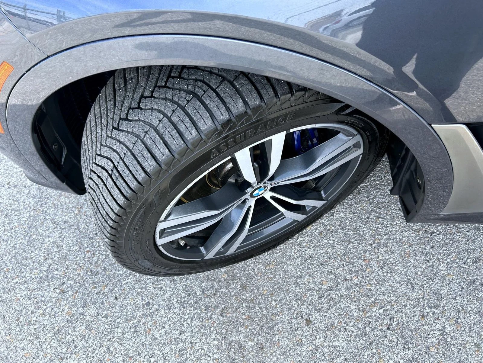 Used 2020 Gray BMW M50i image 23