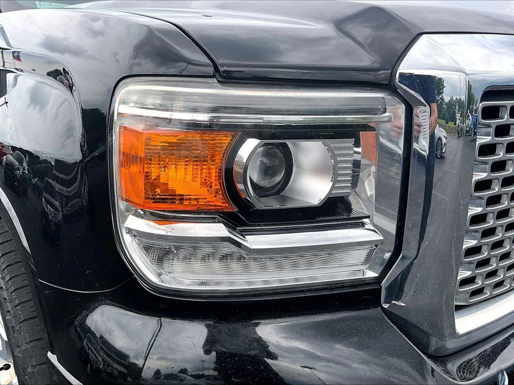 Used 2015 Black GMC Denali image 30