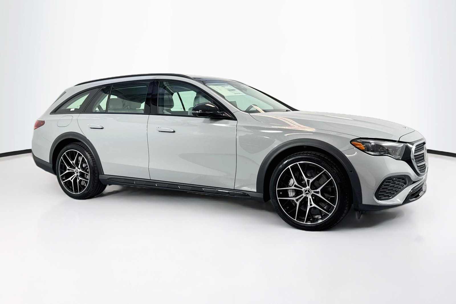 New 2026 MANUFAKTUR Alpine Grey Mercedes-Benz E 450 image 3