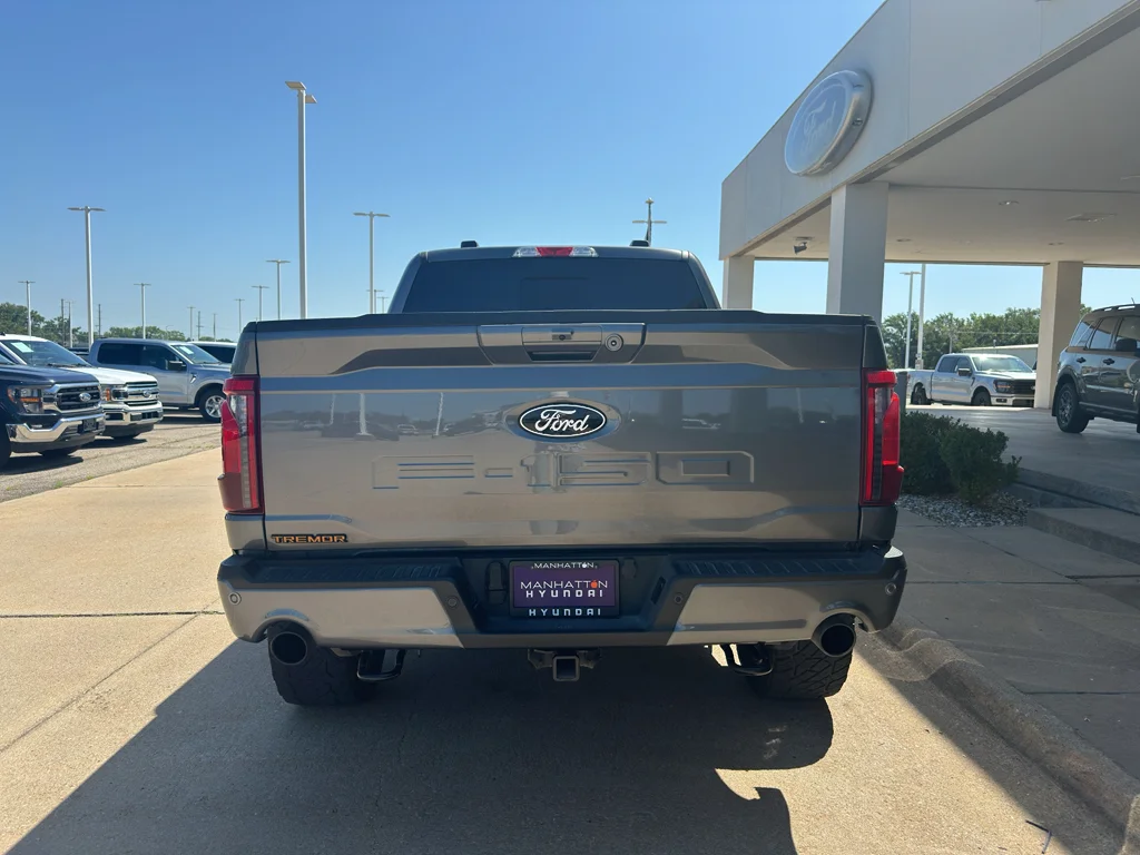 Used 2025  Ford Tremor image 14