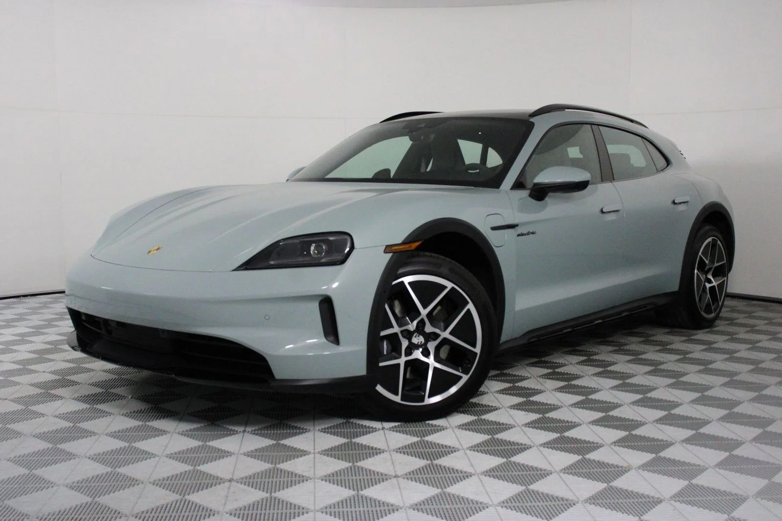 2025 Porsche Taycan 4 Cross Turismo's photo
