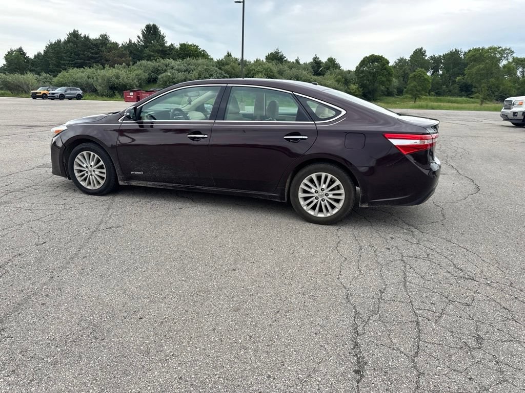 Used 2014  Toyota Limited image 12