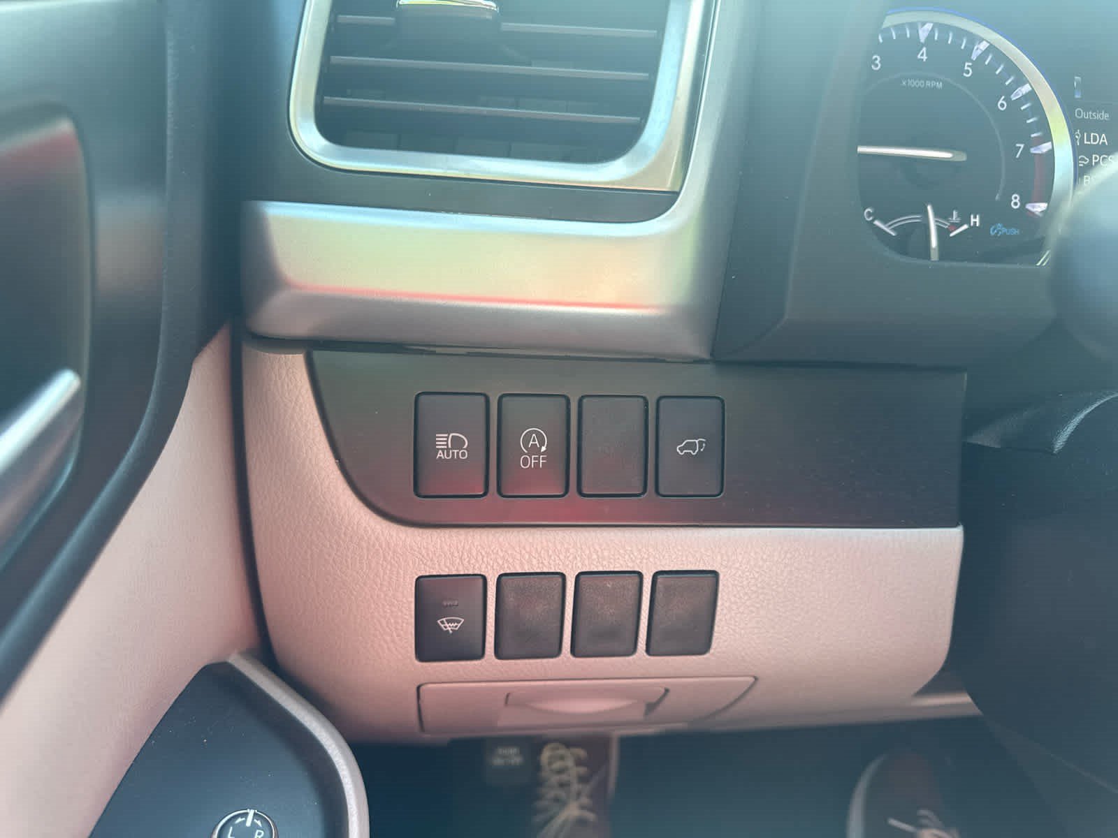 Used 2019 Blizzard Pearl Toyota XLE image 13