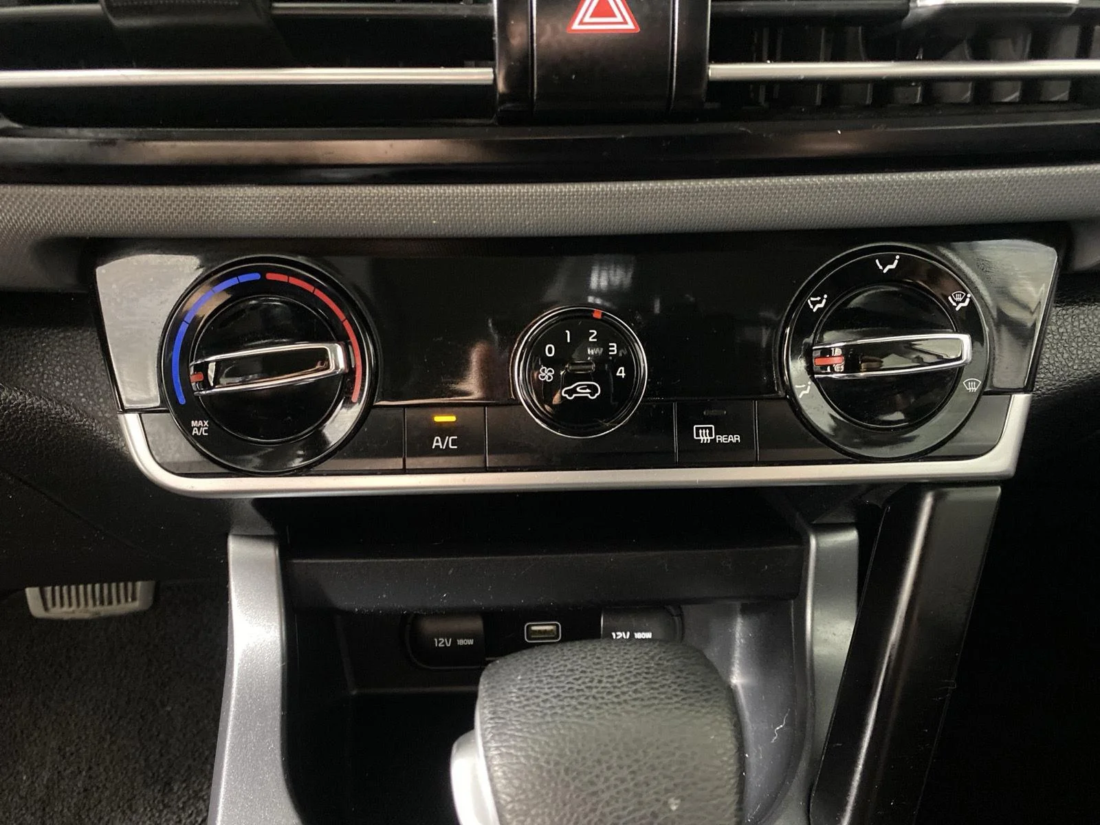 Used 2022 Snow White Pearl Kia LX image 33