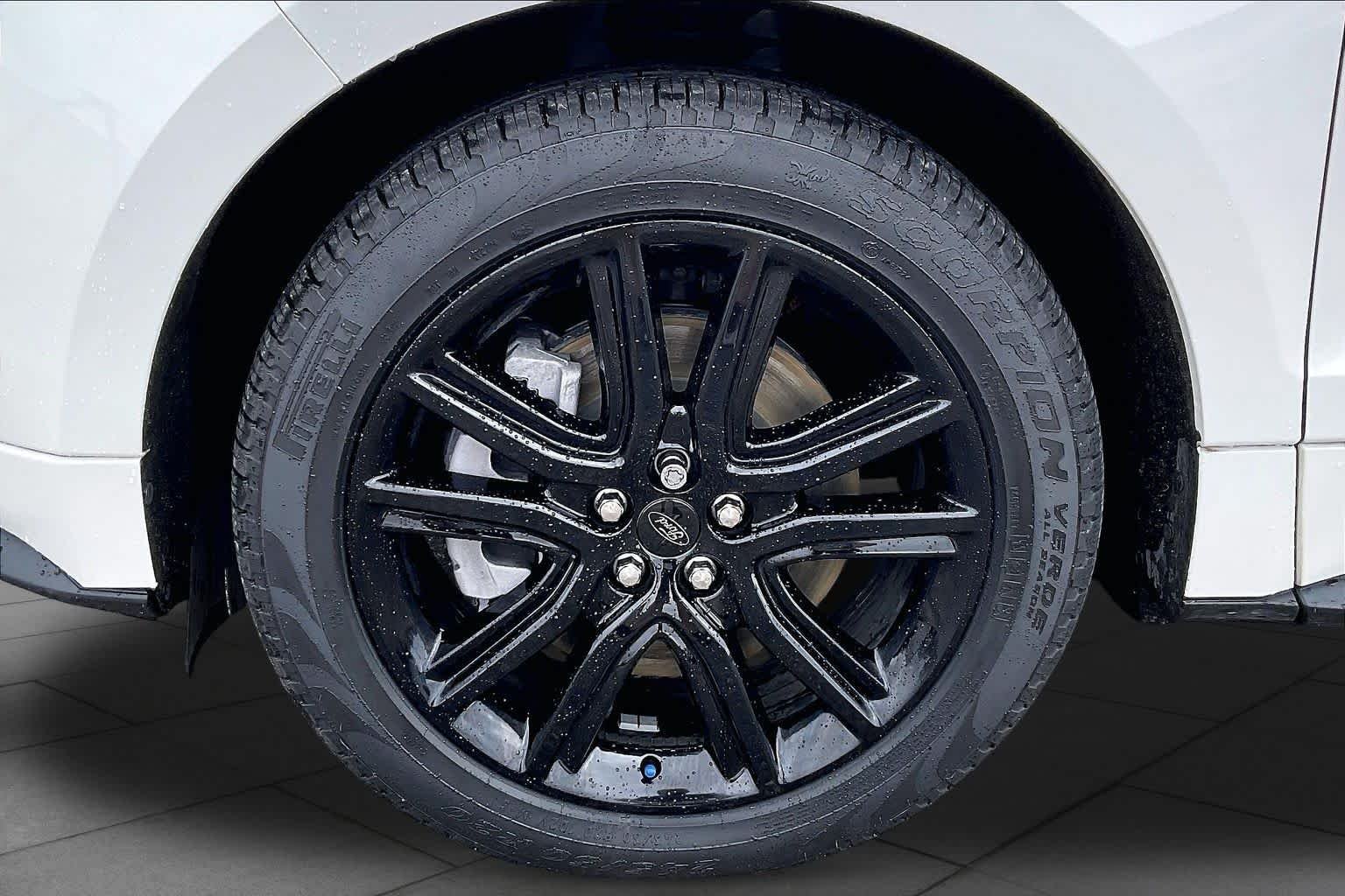 Certified Used 2024 Star White Metallic Tri-Coat Ford ST-Line image 10